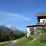 Pfeiffer Alm Mit Blick Auf Zugspitze بيت ضيافة جارمش بارتنكيرشن