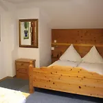 Pfeiffer Alm Mit Blick Auf Zugspitze
