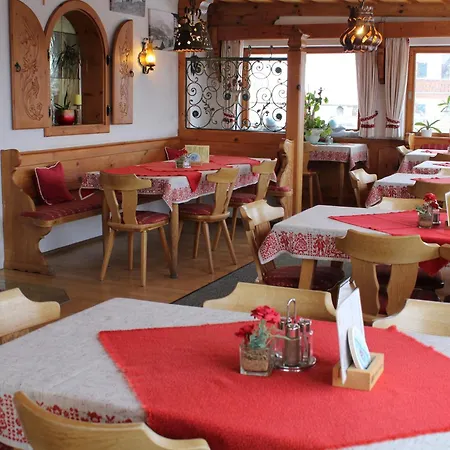 Pfeiffer Alm Mit Blick Auf Zugspitze Guest house Garmisch-Partenkirchen