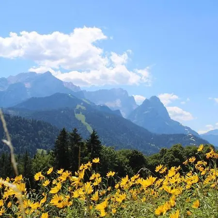 Gasthof Pfeiffer Alm Am Sonnenhang Mit Blick Auf Zugspitze Garmisch-Partenkirchen