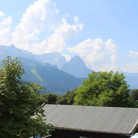 Pfeiffer Alm Mit Blick Auf Zugspitze جارمش بارتنكيرشن